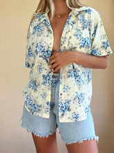 Load image into Gallery viewer, 70s Floral Button Up
